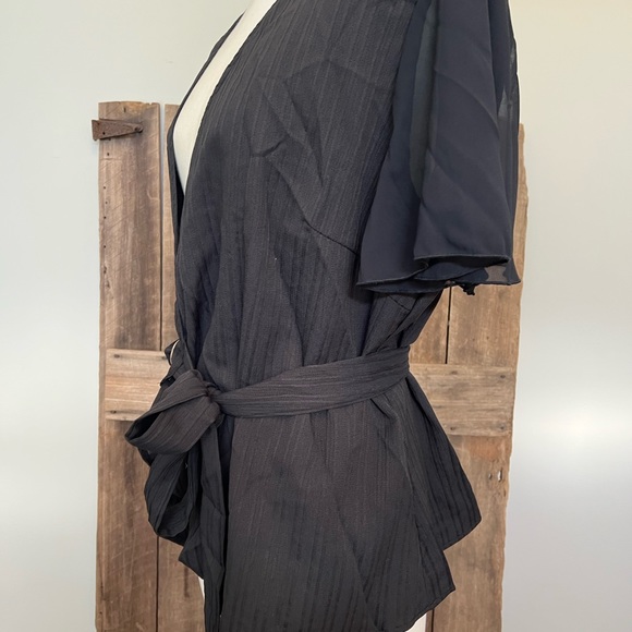 SKUE CURVE Size 1X Black Wrap Around Blouse - Picture 9 of 10